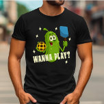 Cartoon Pickle wil pickleball spelen T-shirt<br><div class="desc">Dit pickleball T-shirt,  met zijn leuke cartoon augurk,  is een geweldige manier om een andere speler te vragen om mee te spelen op het veld.</div>