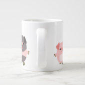 Cartoon pigs op een loopbaan jumbo Mok (Achterkant)