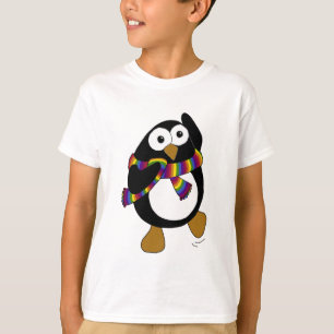 Cartoon pinguïn met een kleurrijke regenboogsjaal t-shirt