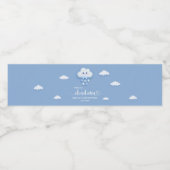 Cartoon pluizig wit wolk negen blauw jongen baby waterfles etiket (Enkel label)