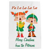 Cartoon Retro KerstCarolers gepersonaliseerd Medium Cadeauzakje (Achterkant)