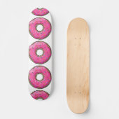 Cartoon roze donut met sprinken skateboard (Voorkant)