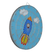 Cartoon ruimteraket in blauwe lucht dartbord (Voorkant Links)