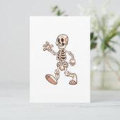 cartoon skelet lopen en zwaaien kaart (Staand voorkant)