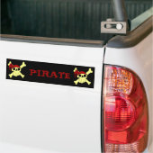 CARTOON SKULL EN ROSSBONEN BUMPERSTICKER (Op Truck)