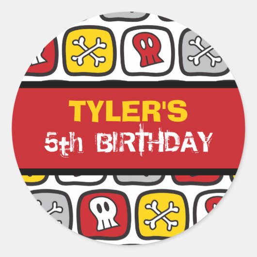 Cartoon Skulls & Botten Pirate Boy Birthday Party Ronde Sticker (Voorkant)