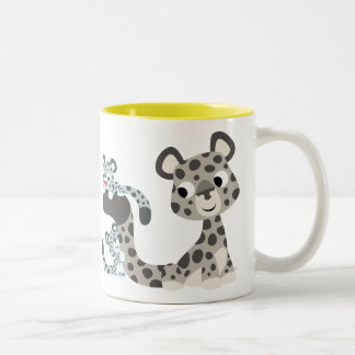 Cartoon Snow Leopard en Mok Cubs