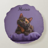 Cartoon Tortoiseshell Kitten op Paarse Kussen (Achterkant)