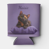 Cartoon Tortoiseshell Kitten op Paarse Kussen Blikjeskoeler (Voorkant)