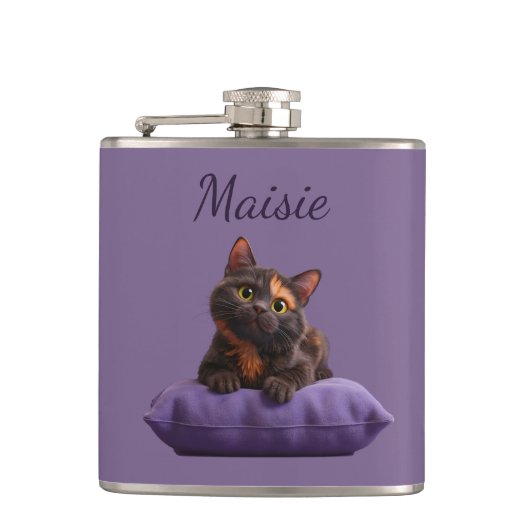Cartoon Tortoiseshell Kitten op Paarse Kussen Heupfles (Voorkant)