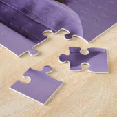Cartoon Tortoiseshell Kitten op Paarse Kussen Legpuzzel (Zijkant)