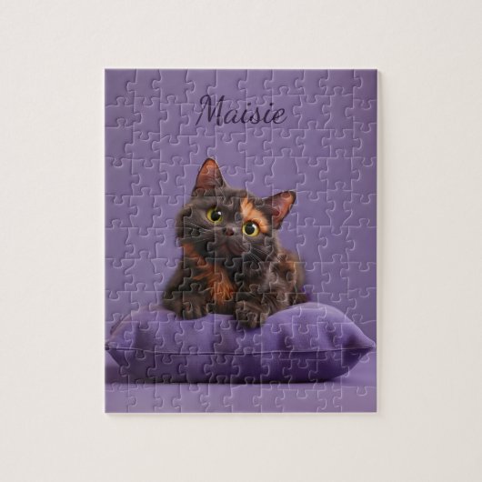 Cartoon Tortoiseshell Kitten op Paarse Kussen Legpuzzel (Verticaal)
