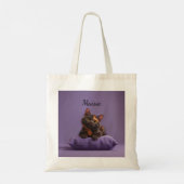 Cartoon Tortoiseshell Kitten op Paarse Kussen Tote Bag (Achterkant)