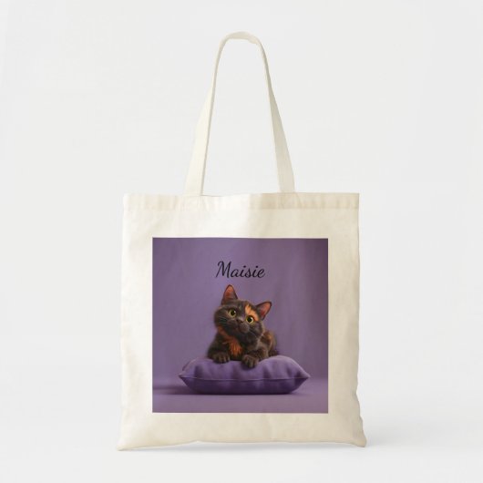 Cartoon Tortoiseshell Kitten op Paarse Kussen Tote Bag (Voorkant)