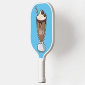 Cartoon van chocolade-mokshake pickleball paddle (Links)