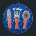 Cartoon van messenmakerswerk en van lepel dartbord<br><div class="desc">Geniet van eten met deze gelukkige eetgerei! Met mes, vork en lepel in een leuke cartoon-messenmakersstijl.</div>