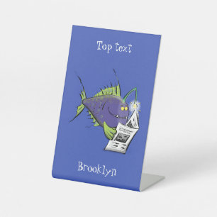 Cartoon van schimmelvis reclamebord met voetstuk