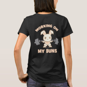 Cartoon van werkuitbundels - werken aan mijn bomme t-shirt