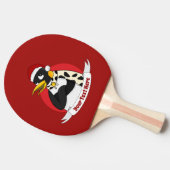 Cartoon voor het glimlachen van keizer pinguïn met tafeltennisbatje (Zijkant)