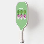 Cartoon voor het triozingend cute turnip pickleball paddle (Links)