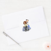 Cartoon Vrouw in Rolstoel met Dokter Ronde Sticker (Envelop)