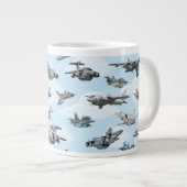 Cartoon warplanes patroonstof grote koffiekop (Voorkant rechts)