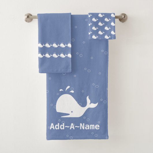 Cartoon Whale Voeg jouw naam korenbloem toe Blauw Bad Handdoek (Insitu)