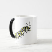 Cartoon Yellow Caterpillar Drinkware Magische Mok (Voorkant links)