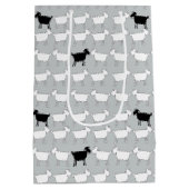 Cartoon zwarte en witte schaapzak medium cadeauzakje (Achterkant)