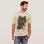 Cartoon zwarte kat met een koffie mok t-shirt (Voorkant volledig)