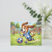 Cartoonhond speelt voetbal feestdagenkaart (Staand voorkant)