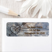 Carved Heart in Wood Tortelduifjes Wedding Invitat Etiket (Insitu)