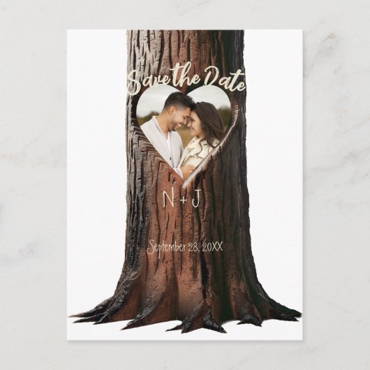 Carved Heart Tree Stump Rustic Save the Date Foto Aankondigingskaart (Voorkant)
