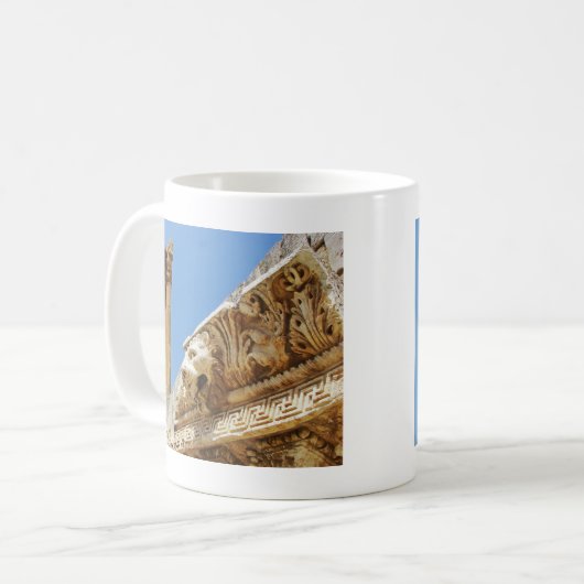 Carved Lion's hoofd in Baalbek Koffiemok (Voorkant links)