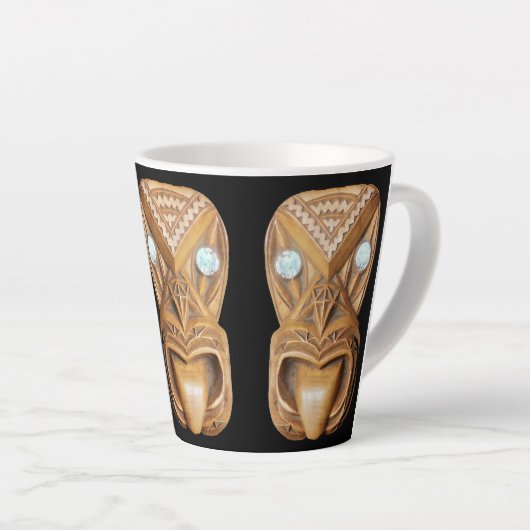 Carved Maori Tiki Face Thunder_Cove Latte Mok (Rechterhoek)