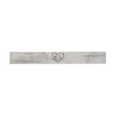 Carved Sweethearts Rustic Birch Wedding Monogram Uitnodigingen Wikkel (Vlak)