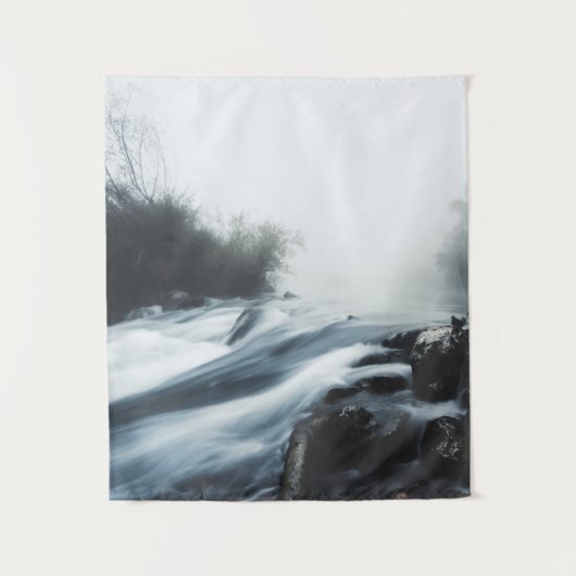 Cascade waterval op een mystieke ochtend wandkleed (Voorkant)