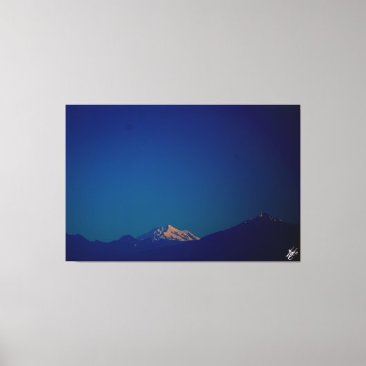 Cascadegebergte bij schemering waterkant van Langl Canvas Afdruk (Voorkant)