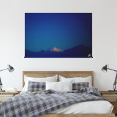 Cascadegebergte bij schemering waterkant van Langl Canvas Afdruk (Insitu (Slaapkamer))