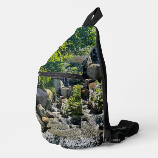 Cascading Forest waterval | bosgroen Sling Bag (Rechterhoek)
