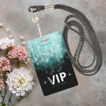 Cascading Lights Sweet 16 Blauwgroen ID790 Badge<br><div class="desc">Blauwgroen blauwe lichten, zoals de neerslag van glas op een kroonluchter, trapsgewijs over het gezicht van deze opvallende VIP-pas, nodigen die ook een opvallend handtekeninglettertype voor de tekst 'Sweet Sixteen' bevat. Deze glamoureuze feestelijke afbeelding tegen een zwarte achtergrond is ook beschikbaar in verschillende kleuren die passen bij uw gekozen thema....</div>