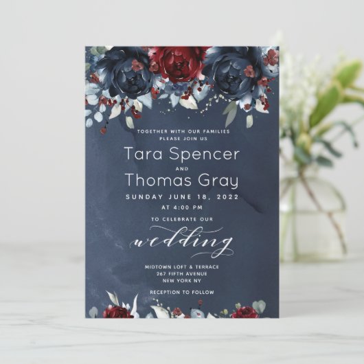 Cascading Peony Burgundy Navy Wedding Kaart (Staand voorkant)