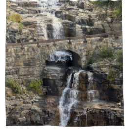 Cascading Through Stone Douchegordijn