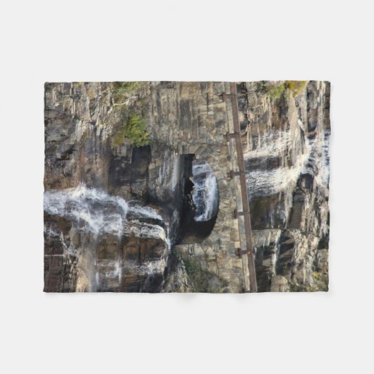 Cascading Through Stone Fleece Deken (Voorkant (Horizontaal))
