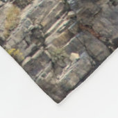 Cascading Through Stone Fleece Deken (Hoek)