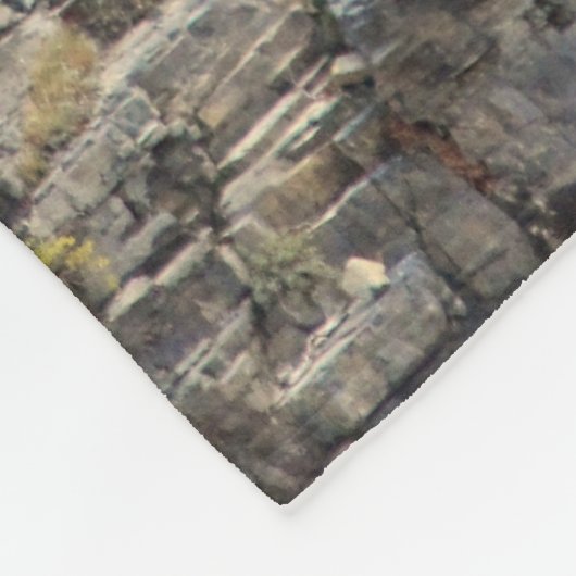 Cascading Through Stone Fleece Deken (Hoek)