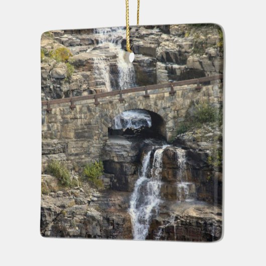 Cascading Through Stone Keramisch Ornament (Links)