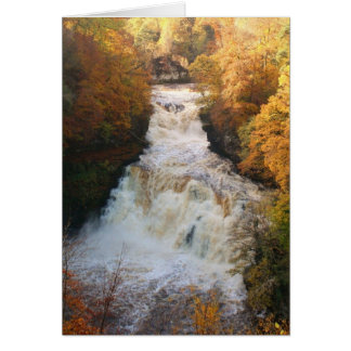 Cascading Waterfall in de herfst van Corra Linn