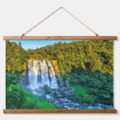 Cascading Waterfall Lush Forest Landscape Zonsonde Hangend Wandkleed (Voorkant)