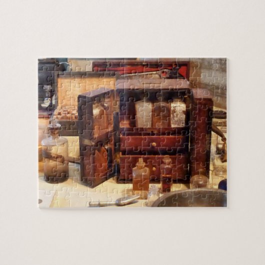Case With Medicine Bottles Legpuzzel (Horizontaal)